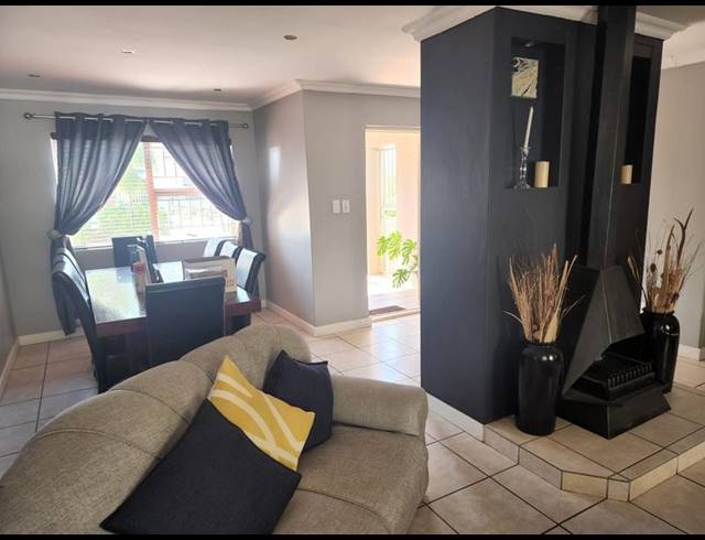 4 BEDROOM HOUSE FOR SALE IN PANORAMA